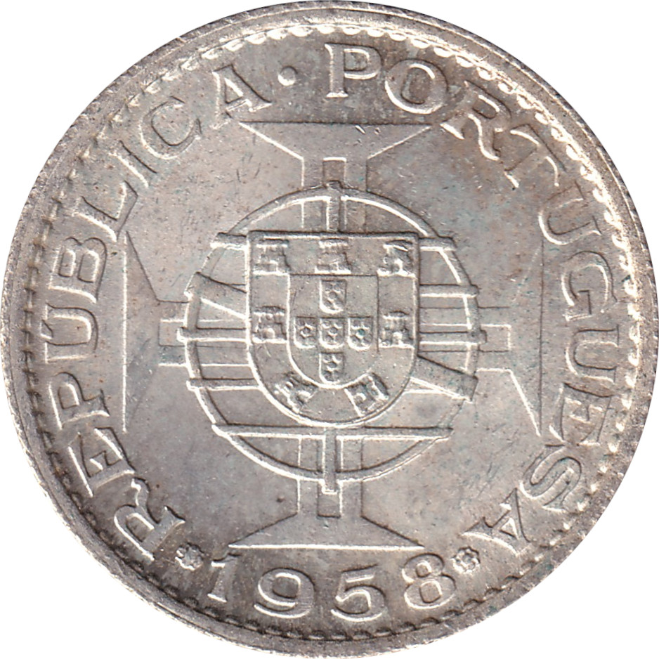 3 escudos argent - Écusson